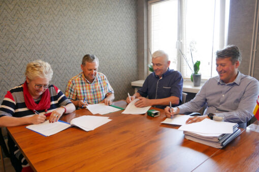 podpisanie umowy na przebudowę drogi Kalwaria - Brzeźnica