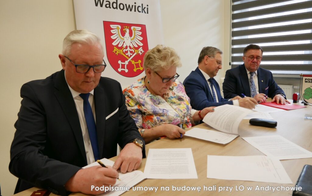 podpisanie umowy na budowę hali przy LO w Andrychowie