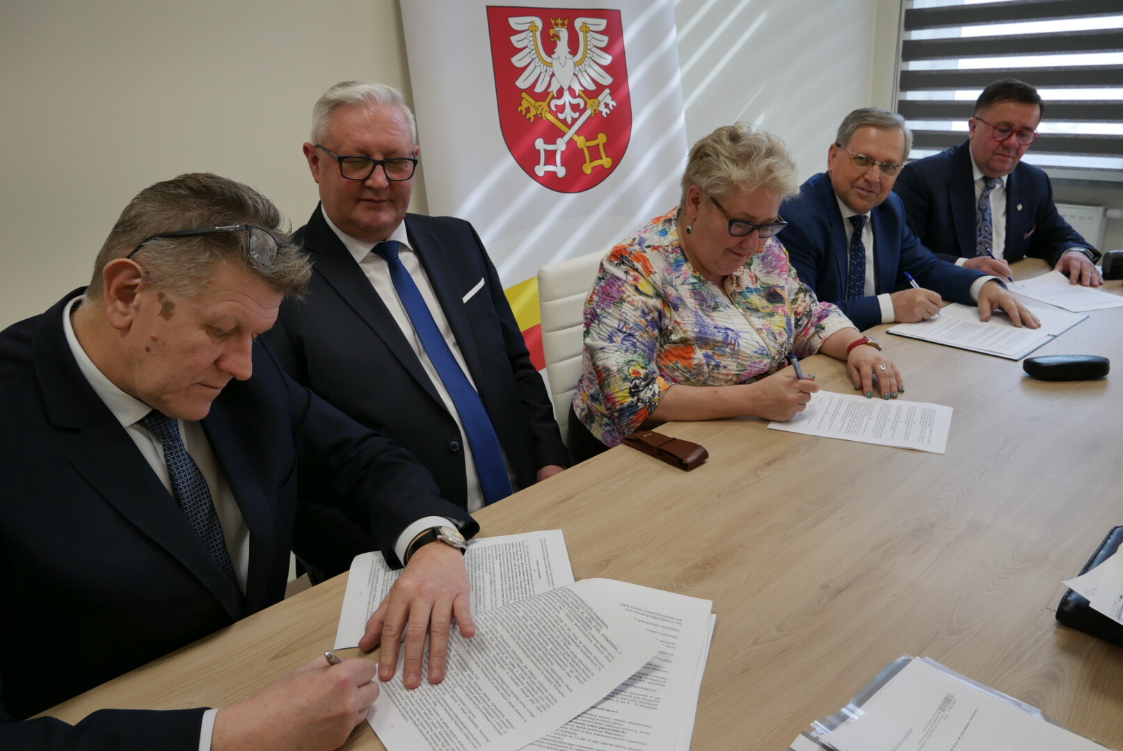 Umowy na budowę hal sportowych w Andrychowie i Wadowicach podpisane
