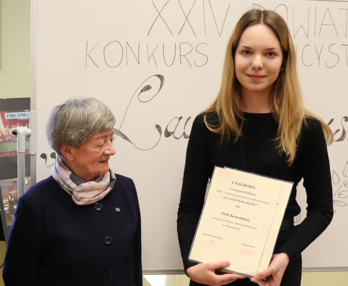 Zofia Kowalska odbiera nagrody w konkursie o Laur Peryskopu