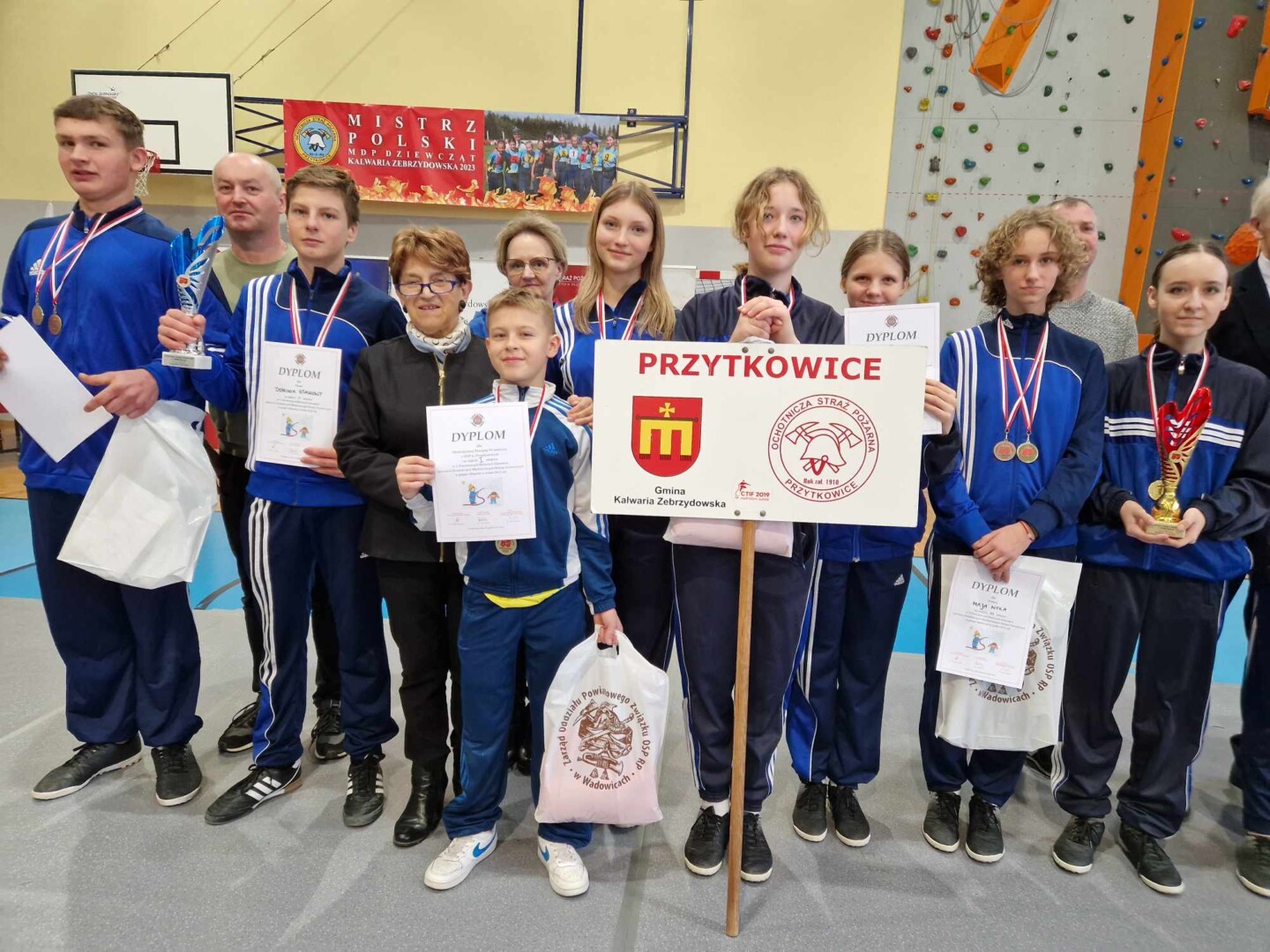 OSP w Przytkowicach zwyęciężyło w V Powiatowych Zawodach Halowych Młodzieżowych Drużyn Pożarniczych