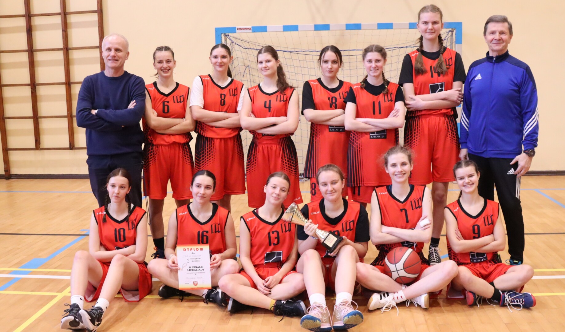 uczennice LO w Wadowicach wygrały finał powiatowy w koszykówce